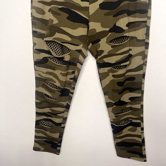Torrid Camo Distressed Fishnet Detail Leggings 2 2X 18/20 #62 - Picture 4 of 5